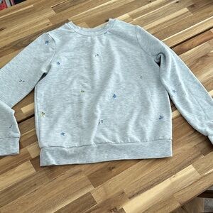 Gloria Vanderbilt Light Gray Sweater with Embroidered Accents